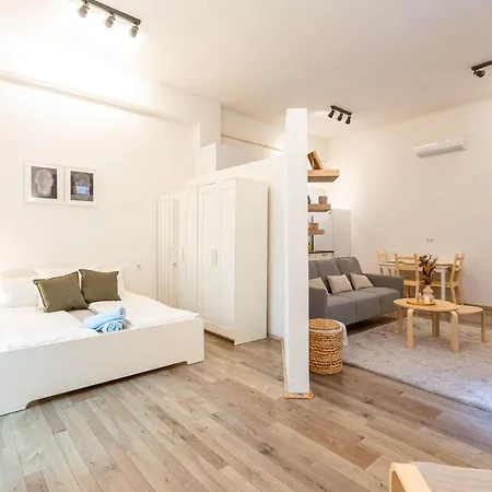 Apartment Home-away From @central Bp Budapest